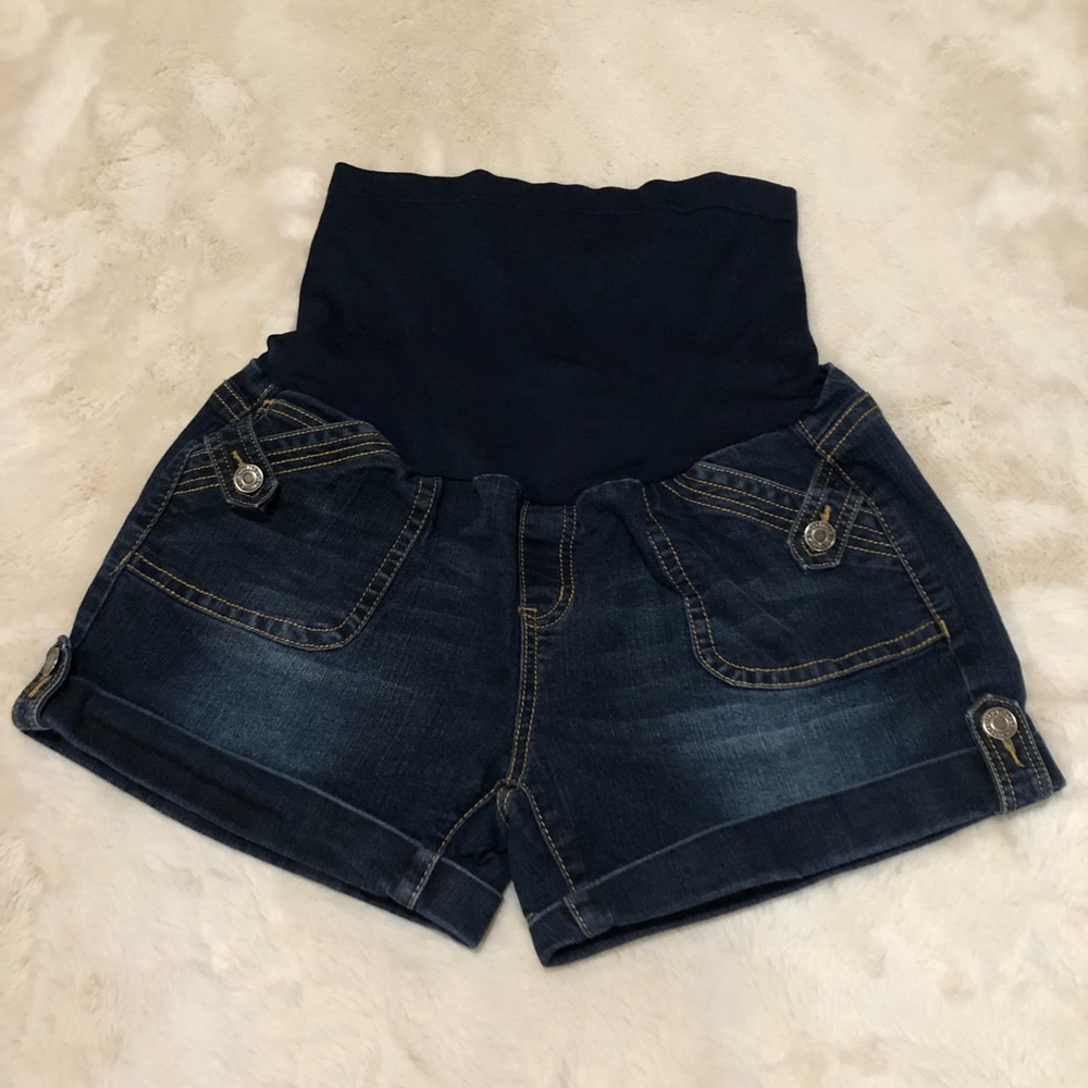 Bella Vida maternity shorts